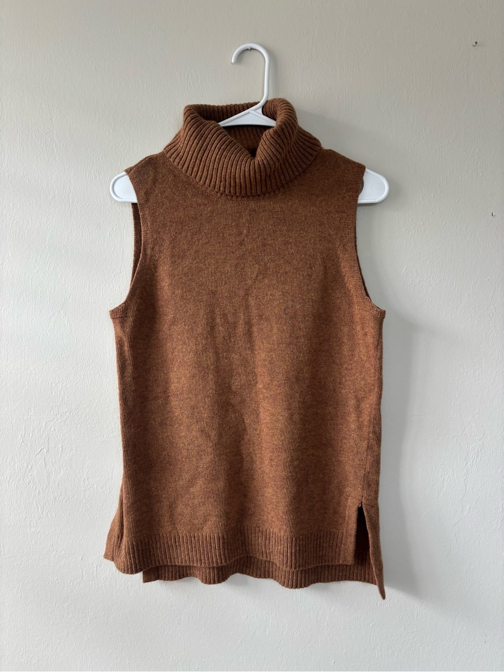 J.Crew Wool Blend Turtleneck Sweater Vest Tank Camel Size Medium AD986
